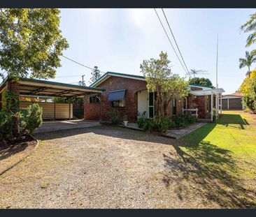 Spacious Split-Level Living in a Prime Ormiston Location - Photo 2