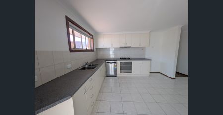 Oversized two bedroom living! - Photo 5