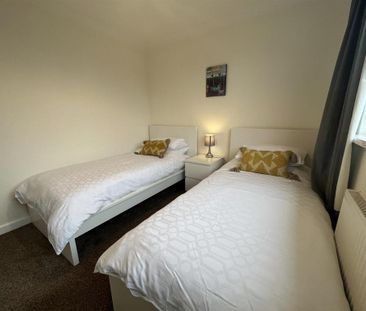 3 bedroom semi-detached bungalow to rent - Photo 5