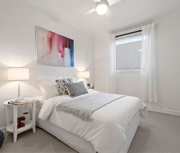 3 Bedroom Townhouse with Spacious Living Zones! - Photo 6