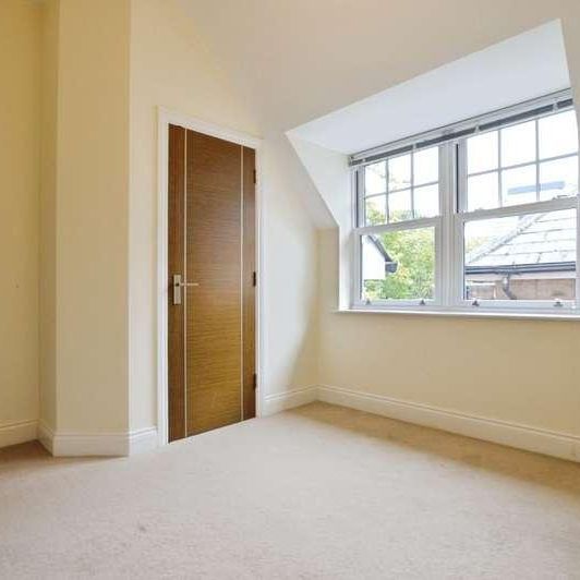 Birchwood Drive, West Byfleet, Surrey, KT14 - Photo 1