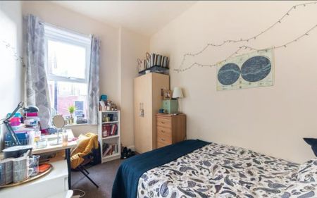 3 bedroom flat to rent - Photo 2