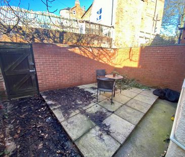 1 bedroom in a house share to rent - Photo 2