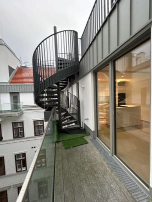 1010! Topmodernes 2-Zimmer DG mit zwei Balkonen und schöner Dachterrasse! - Foto 1