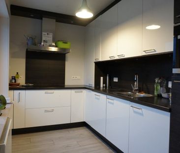 Appartement met kleine garageruimte/berging en 2 open staanplaatsen - Photo 4