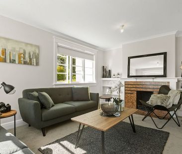 Historic Art Deco Apartment - Photo 1