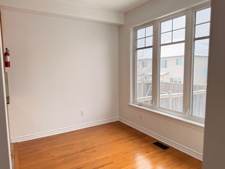 For Lease - 412 Stalwart Crescent, Blossom Park - Airport and Area, Ontario - Photo 3