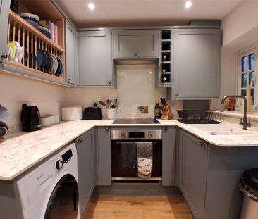 3 bedroom end of terrace house to rent - Photo 2