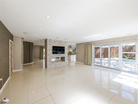 4 Bedroom House - Photo 2