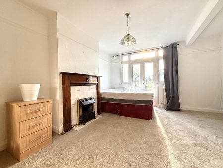 4 bedroom terraced house to rent - Photo 3