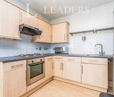 2 bedroom flat to rent - Photo 4
