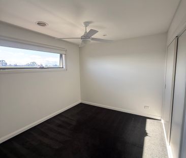 2/40 Hampton Road, Essendon West VIC 3040 - Photo 3