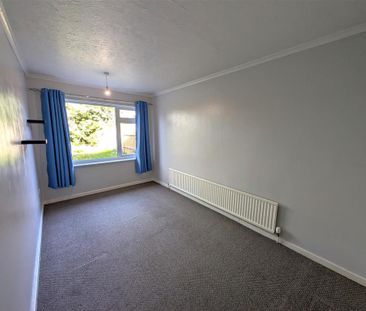 3 bedroom detached bungalow to rent - Photo 4
