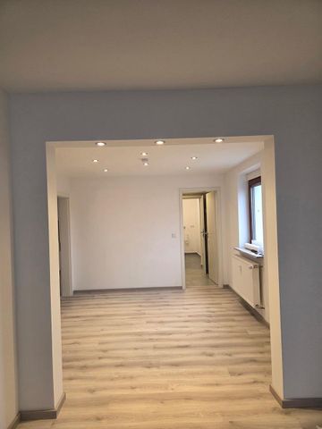 Helle 2,5 Zimmer Erdgeschosswohnung - Foto 3