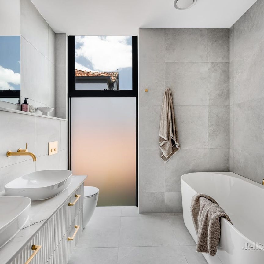 Modern Elegance, Spacious and Stylish - Photo 1