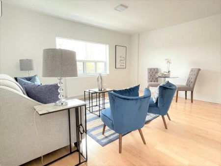 8 Castleton Avenue — 1 Bedroom - Photo 4