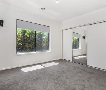 Modern and low maintenance living! - Photo 1