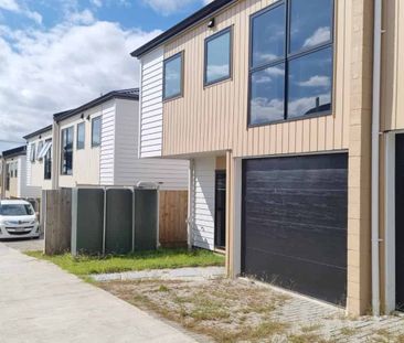 New Townhouse 3bdrm/2bthrm/garage - Photo 2