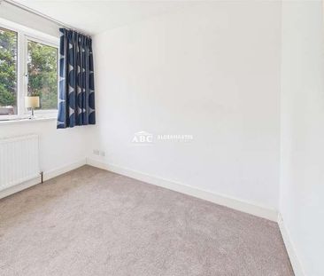 Stonegrove, Edgware, HA8 - Photo 5