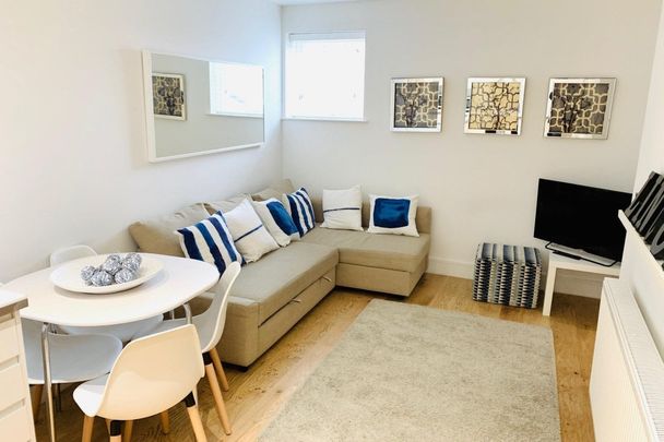 High Street - Photo 1