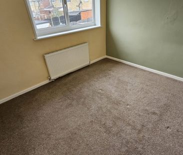 3 bed Semi-Detached - To Let - Photo 6