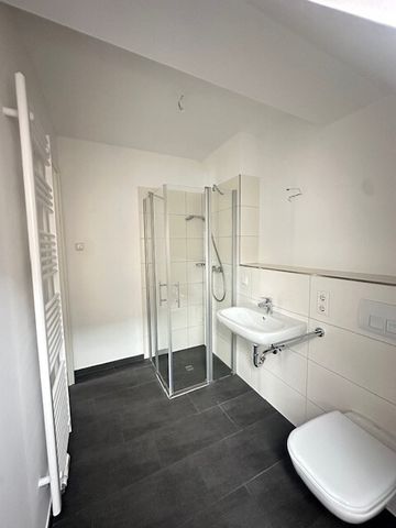 ***Charmanter Altbau, gemütlicher Grundriss, Einbauküche, Bad mit Fenster, Außenstellplatz*** - Photo 5