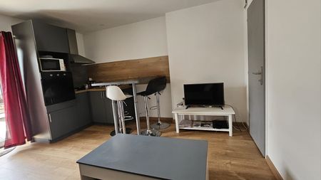 Location Appartement 2 pièces 29m² NEUVILLE DE POITOU 86170 - Photo 2