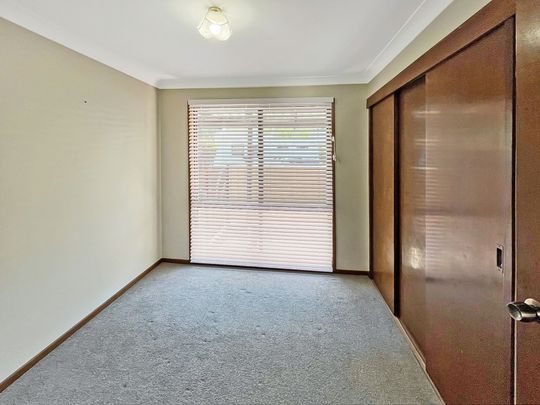 TRADIES DELIGHT! IMMACULATELY PRESENTED HOME - Photo 1