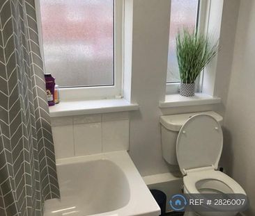 1 bedroom in a house share to rent - Photo 4