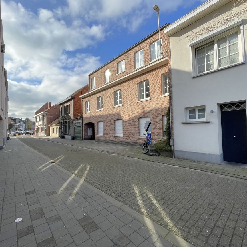 Appartement op de eerste verdieping in het centrum van Zandhoven - Photo 1