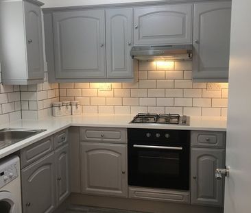 2 Bed Flat, Larch Close, N11 - Photo 2