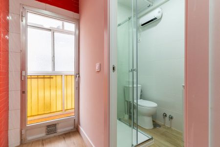 Cozy&nbsp;room with balcony in Calle Paseo de Moreras - Photo 4