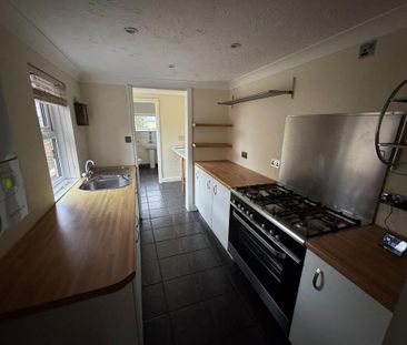 2 bedroom semi-detached house to rent - Photo 6