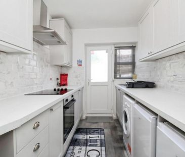 2 bedroom bungalow to rent - Photo 2