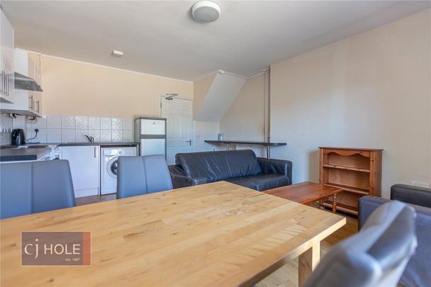 4 bedroom end of terrace house to rent - Photo 1