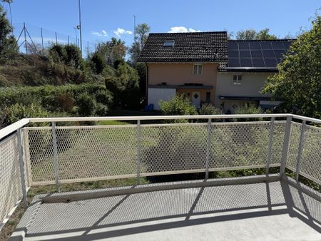 Grosszügige 3,5-Zi-Wohnung mit Balkon und Zugang zu Gartensitzplatz - Photo 5