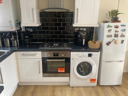 2 Bed Flat, New Cross, SE14 - Photo 4