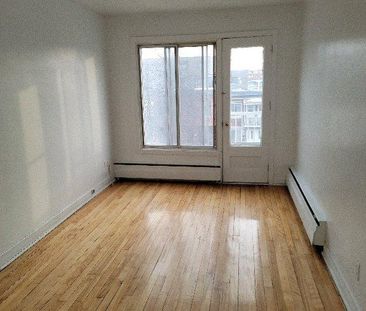 Beau 4 1/2 pour le 1er août, ROSEMONT. chauffage ,eau chaude inclus. - Photo 4