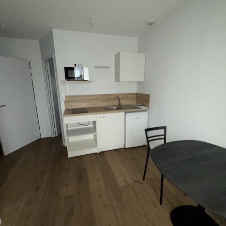 Location Appartement 2 pièces 27m² SABLE SUR SARTHE 72300 - Photo 3