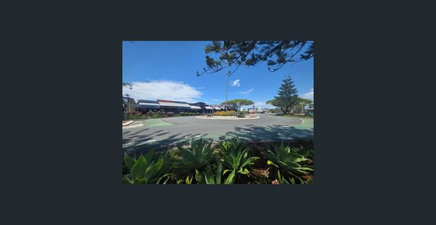 SPACIOUS 3-BEDROOM TOWNHOUSE WITH OPEN PLAN KITCHEN, LIVING, DINING AREAS. LARGE SEMI-ENCLOSED PATIO PERFECT FOR ENTERTAINING. NBN INSTALLED. - Photo 1