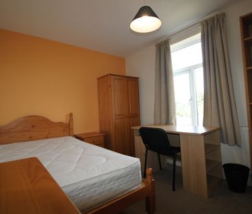 4 Bed Semi-Detached House, Burgess Road, SO17 - Photo 5