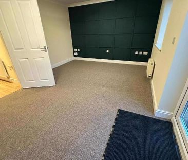 4 bedroom semi-detached house to rent - Photo 2