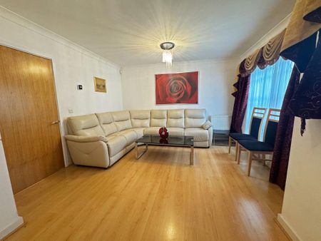 4 bedroom terraced house to rent - Photo 2