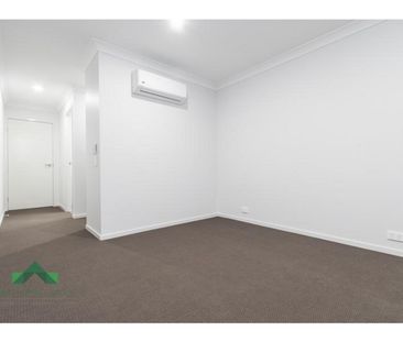 Be the next tenant to live in this great size townhouse! - Photo 2