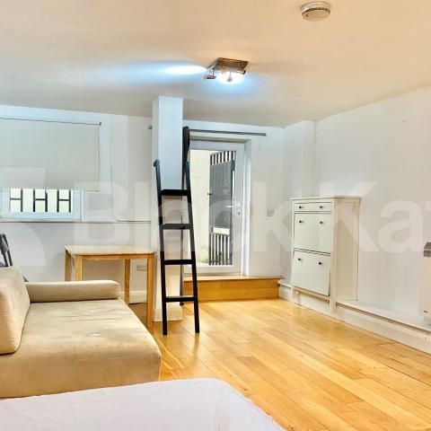Ground Floor Studio in a gated Mews in Hackney Central - Photo 1