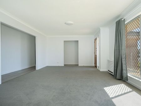 Family Home just a 2 Minute Walk from Centenary Heights State High - Photo 3
