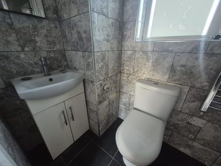 Harmondsworth, UB7, West Drayton - Photo 4