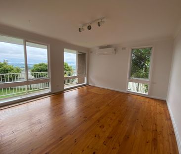 Charming 2-Bedroom Home with Stunning Mountain Views! - Photo 1