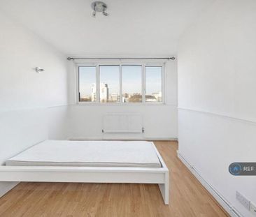 1 bedroom in a flat share to rent - Photo 3
