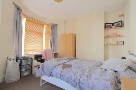 4 bedroom terraced house to rent - Photo 3
